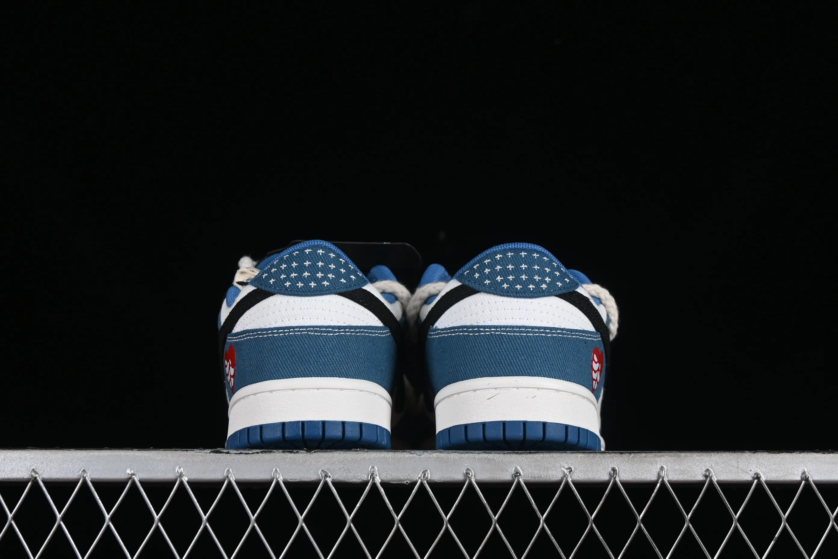 All categories Nk SB Dunk series Nk SB Dunk Low low-top sneakers Nk Dunk Low black and white blue high street style Sashiko embroidery hemp rope deconstruction SB strap low-top casual sneakers DV0834-101